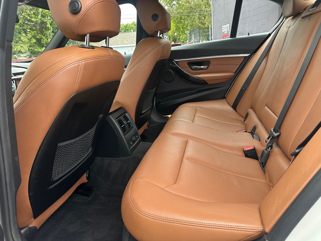 2016 BMW 3 Series Image 6