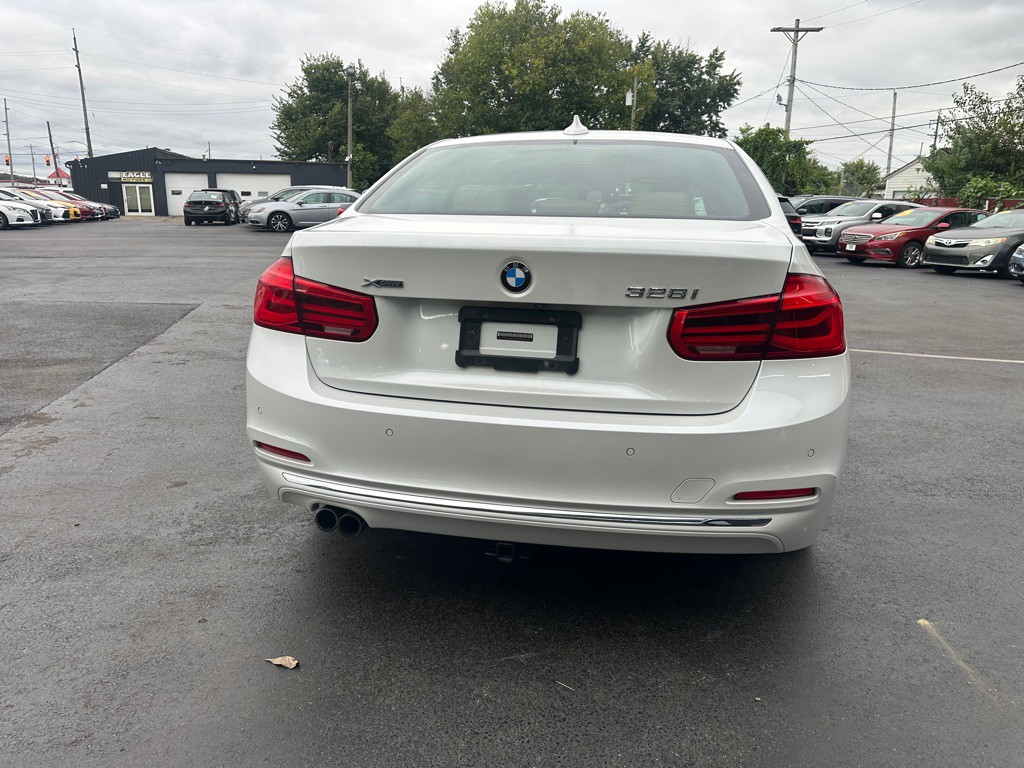 2016 BMW 3 Series Image 10