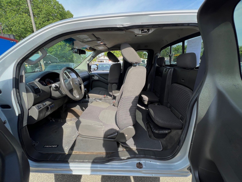 2012 Nissan Frontier Image 5