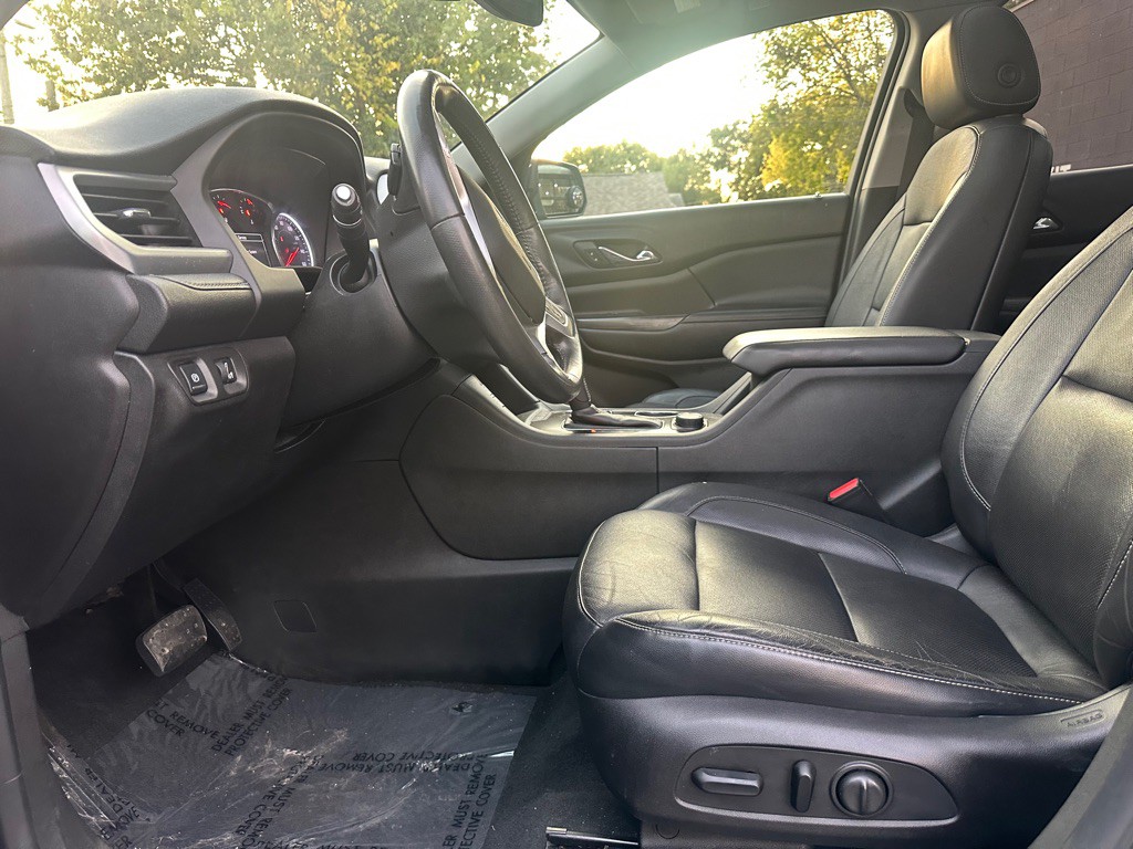 2017 GMC Acadia Image 2