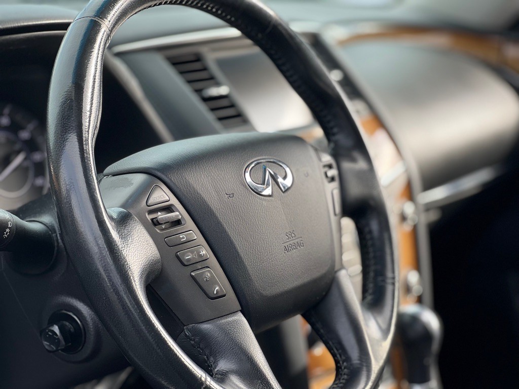2012 INFINITI QX56 Image 9