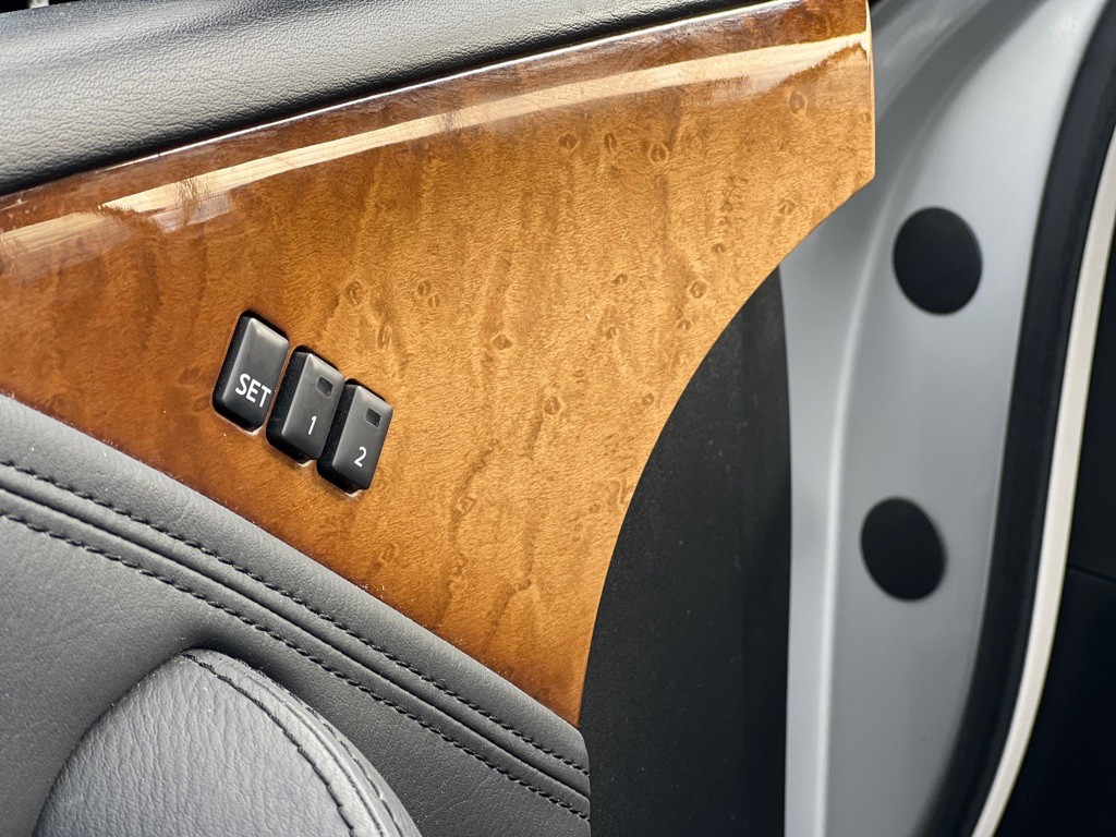 2012 INFINITI QX56 Image 11