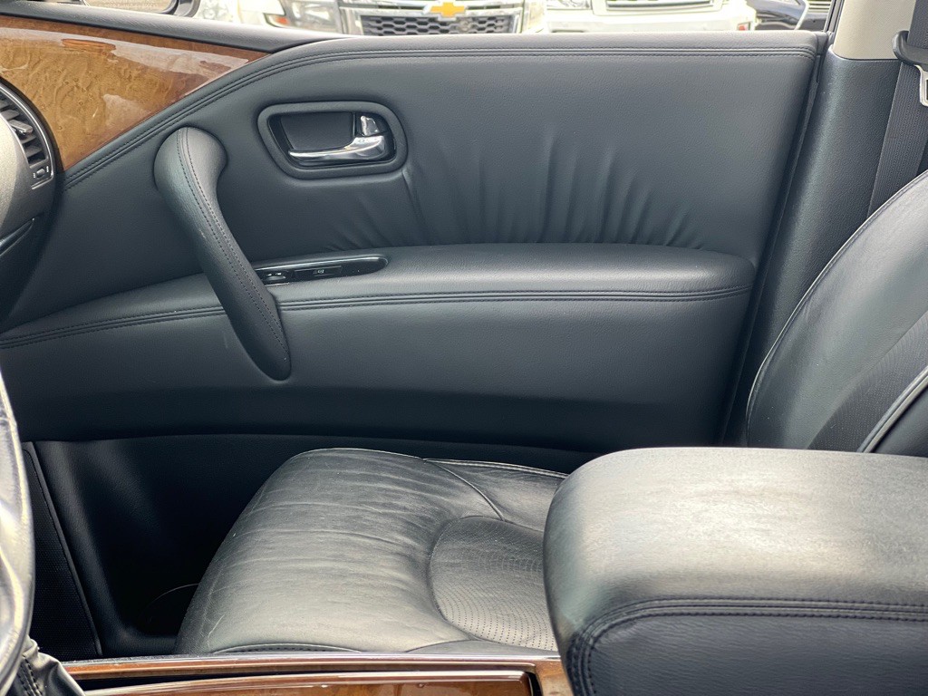 2012 INFINITI QX56 Image 12
