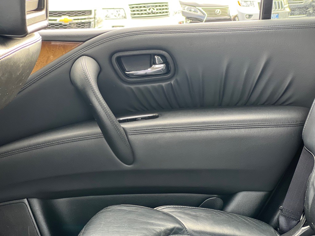 2012 INFINITI QX56 Image 19