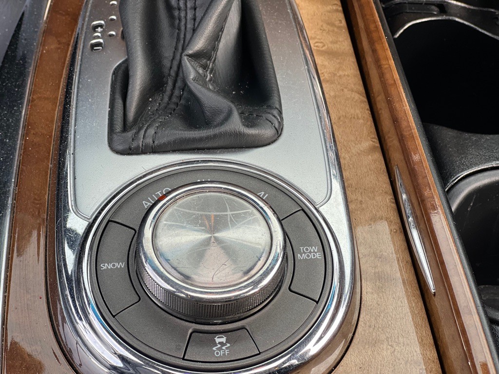 2012 INFINITI QX56 Image 26