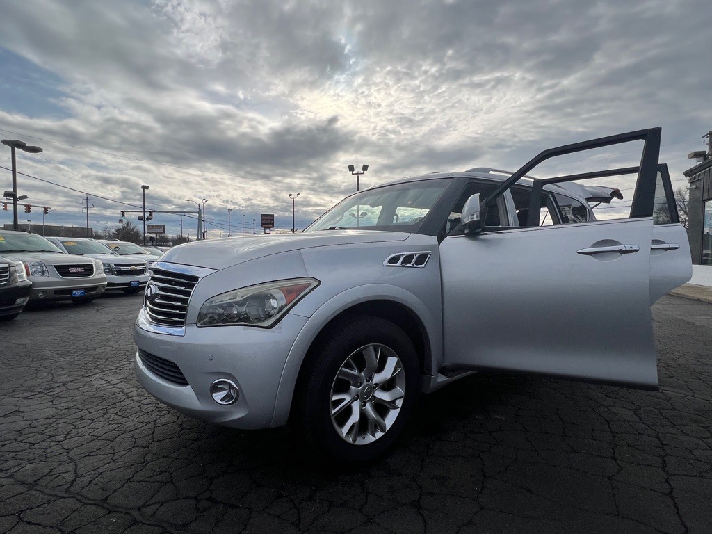 2012 INFINITI QX56 Image 32