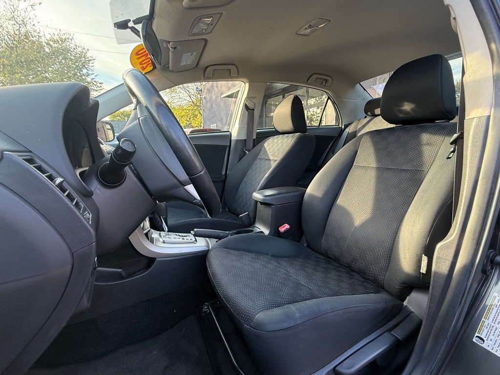 2010 Toyota Corolla Image 2