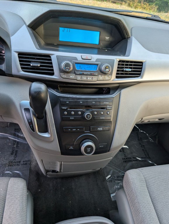 2011 Honda Odyssey Image 16