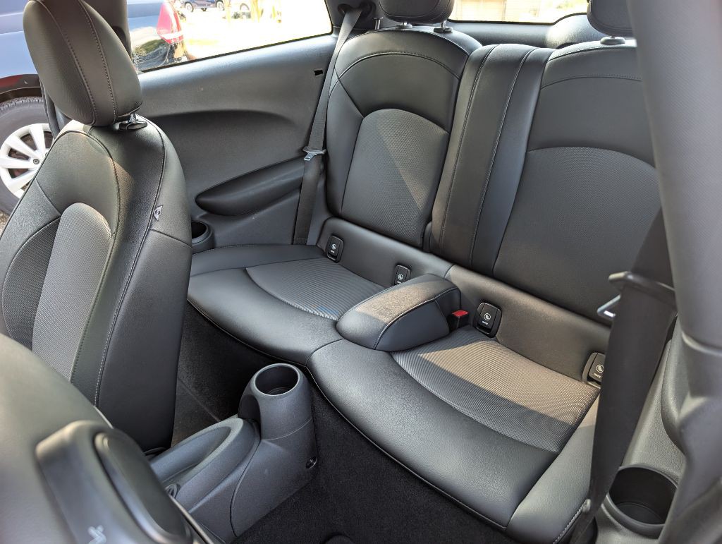 2014 MINI Cooper Image 16