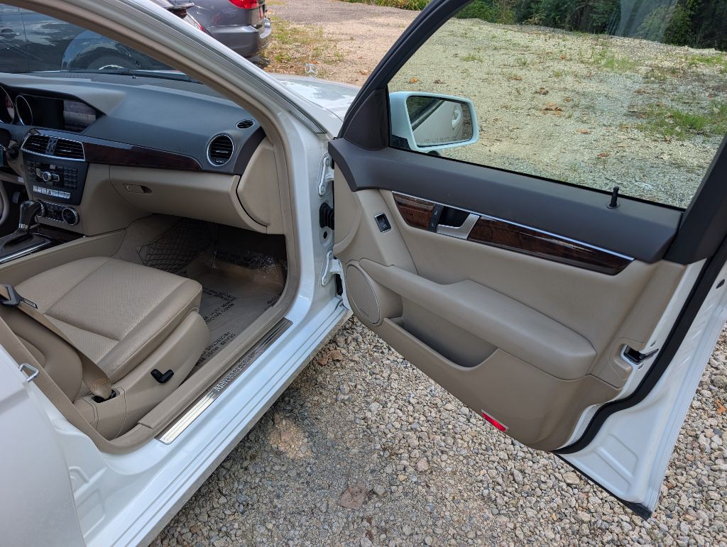 2013 Mercedes-Benz C-Class Image 9