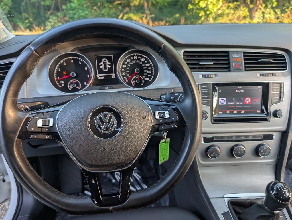2015 Volkswagen Golf Image 15