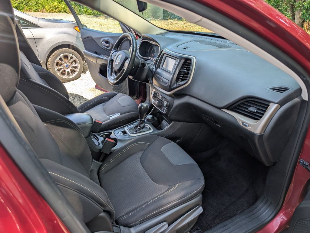 2017 Jeep Cherokee Image 14