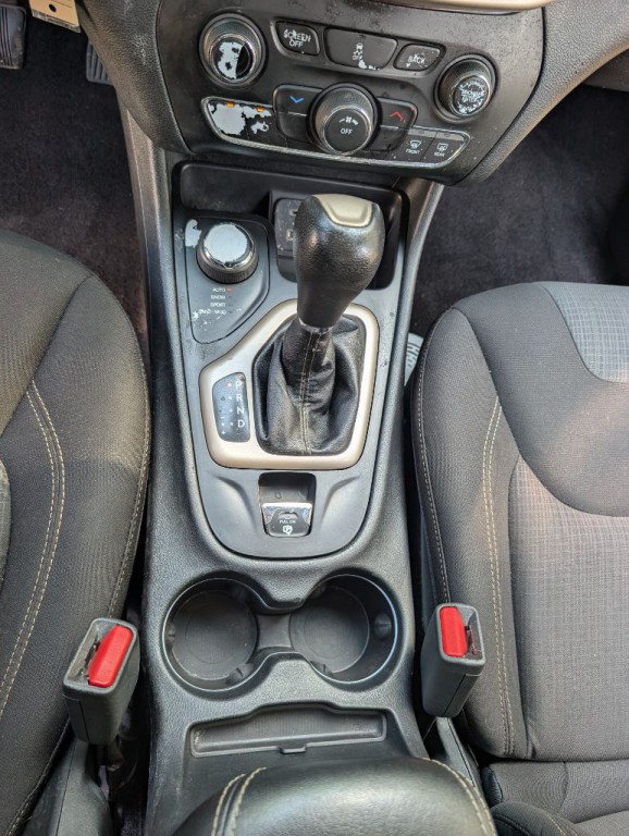 2017 Jeep Cherokee Image 19