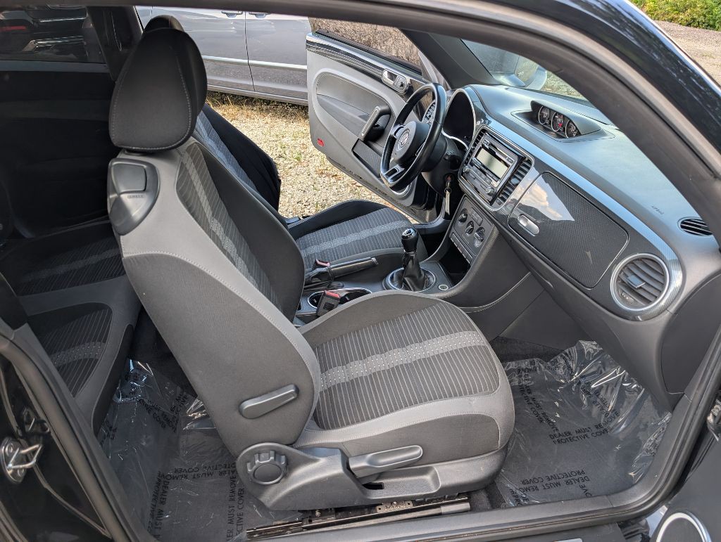 2012 Volkswagen Beetle Image 10