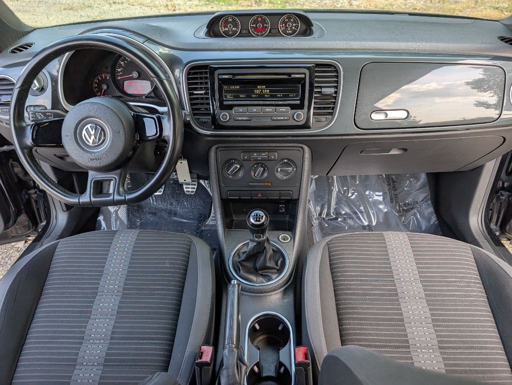 2012 Volkswagen Beetle Image 11