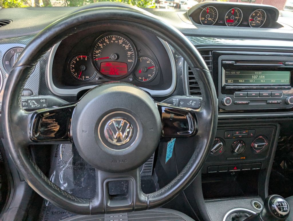 2012 Volkswagen Beetle Image 12