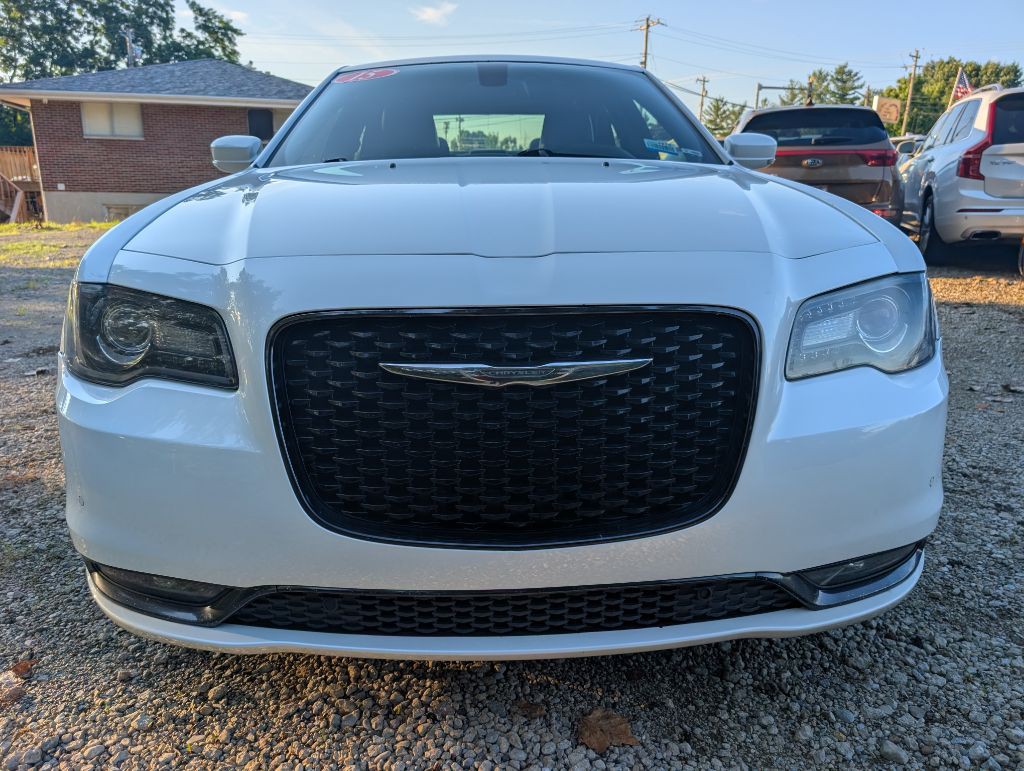 2015 Chrysler 300 Image 2