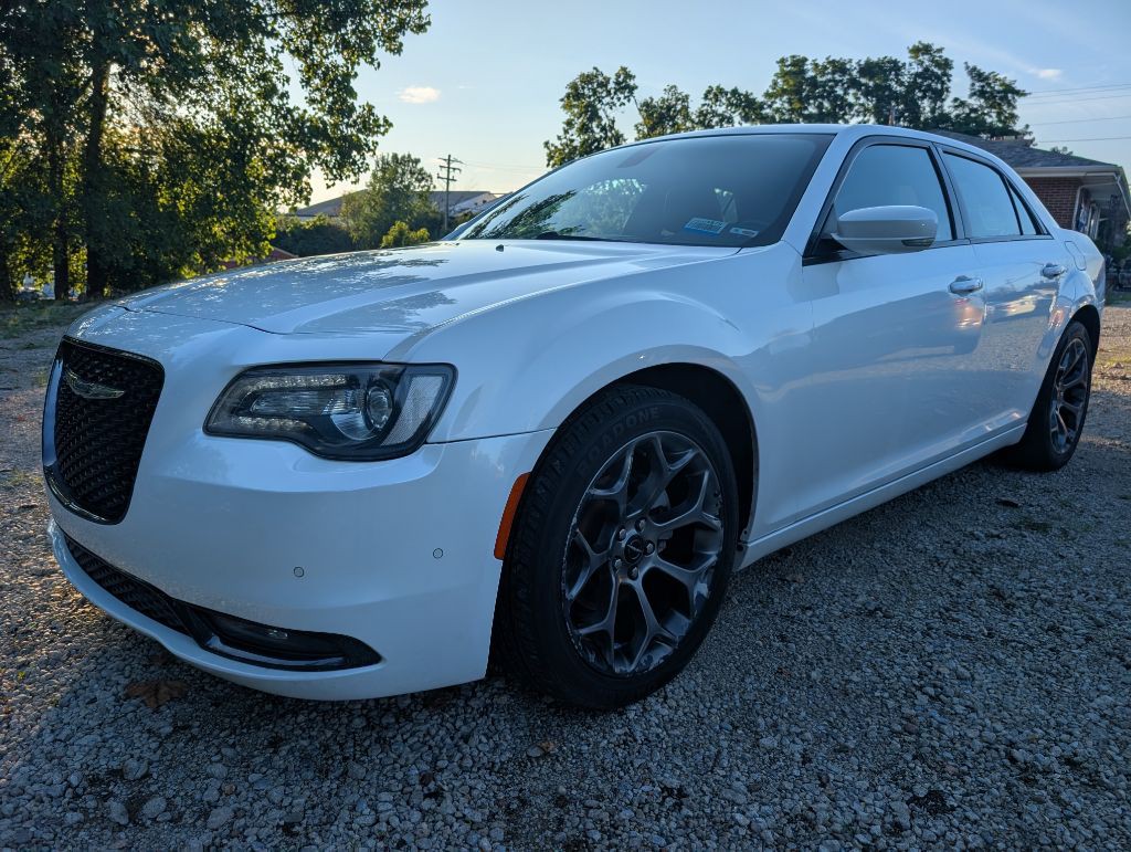 2015 Chrysler 300 Image 3