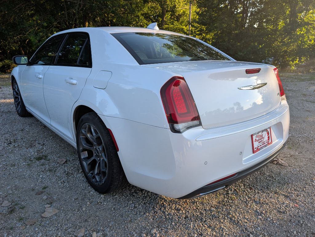 2015 Chrysler 300 Image 4