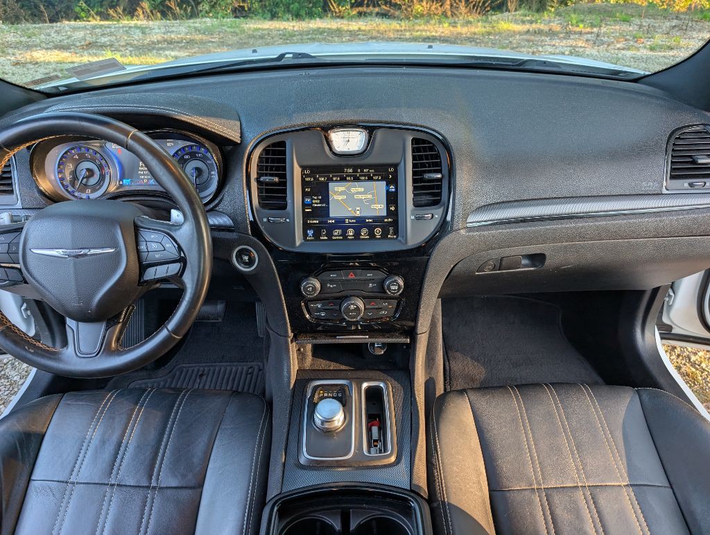 2015 Chrysler 300 Image 14