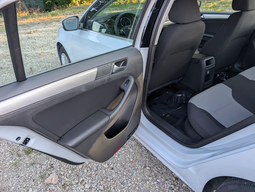 2017 Volkswagen Jetta Image 9