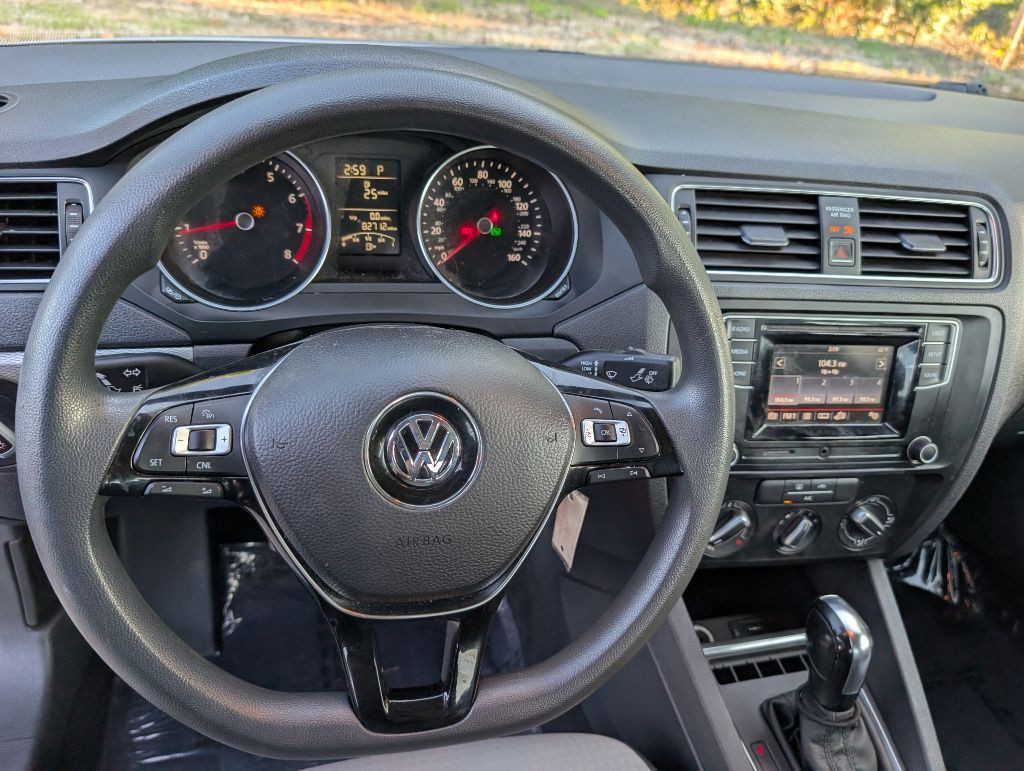 2017 Volkswagen Jetta Image 16