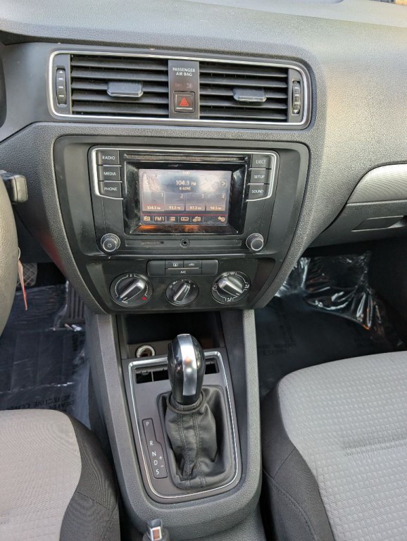 2017 Volkswagen Jetta Image 18