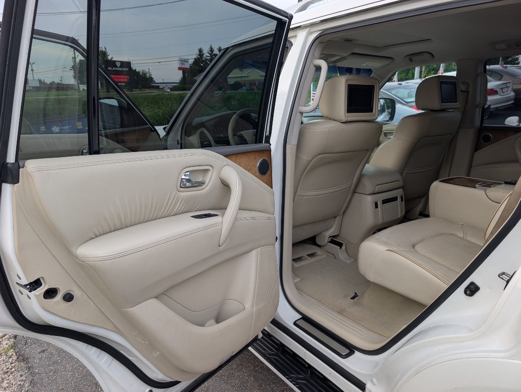 2012 INFINITI QX56 Image 9