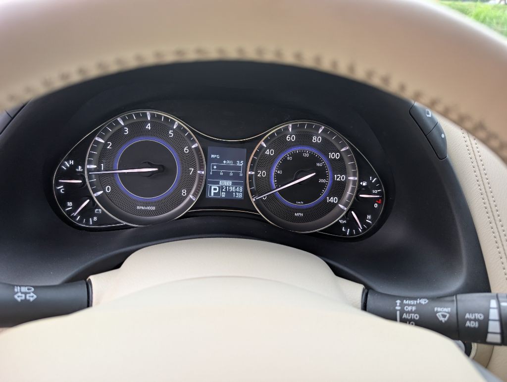 2012 INFINITI QX56 Image 17