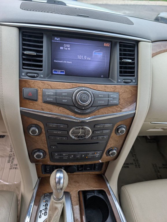 2012 INFINITI QX56 Image 18