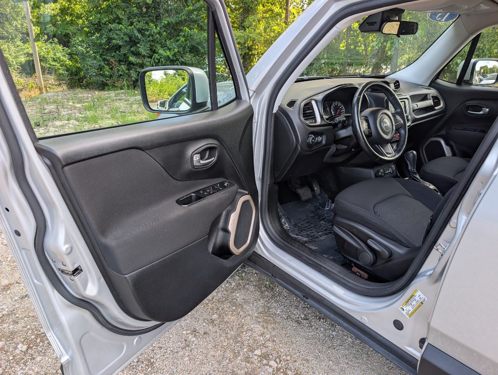 2015 Jeep Renegade Image 8