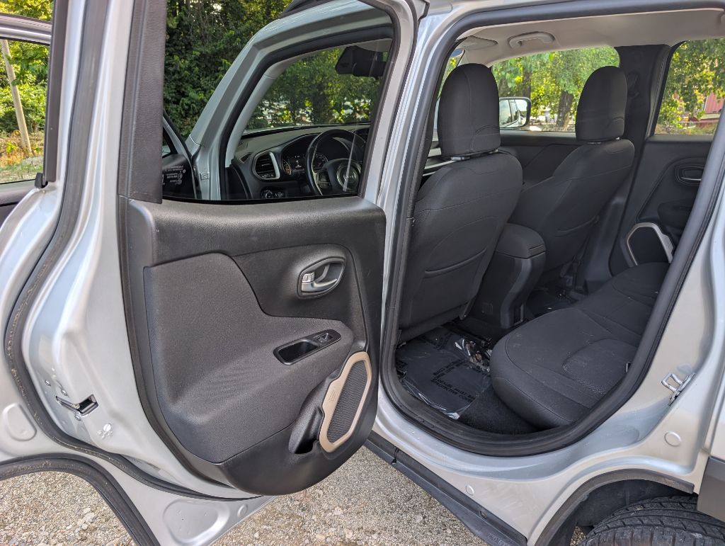 2015 Jeep Renegade Image 9