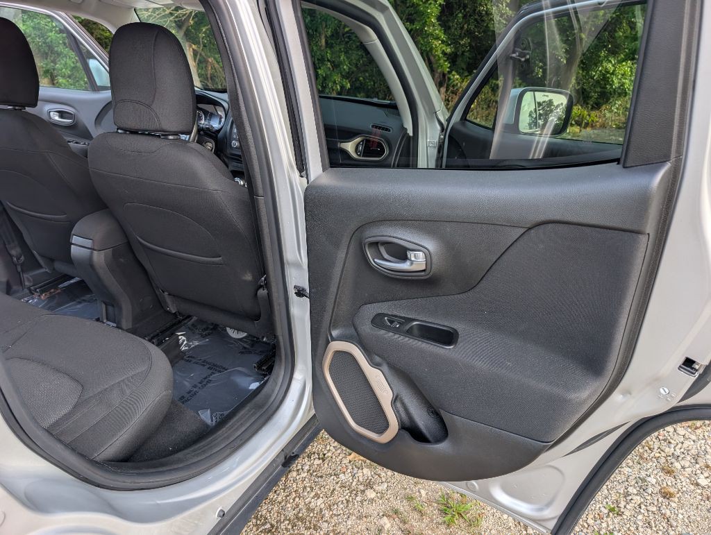 2015 Jeep Renegade Image 11