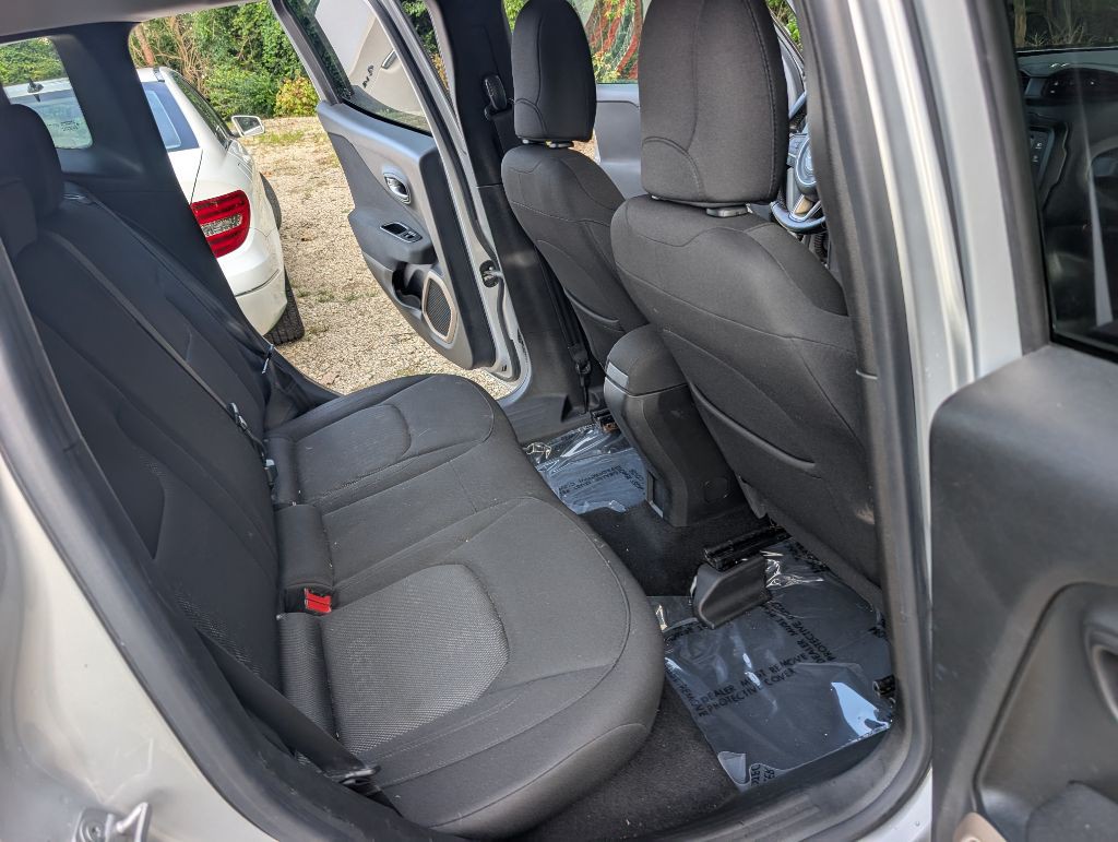 2015 Jeep Renegade Image 12