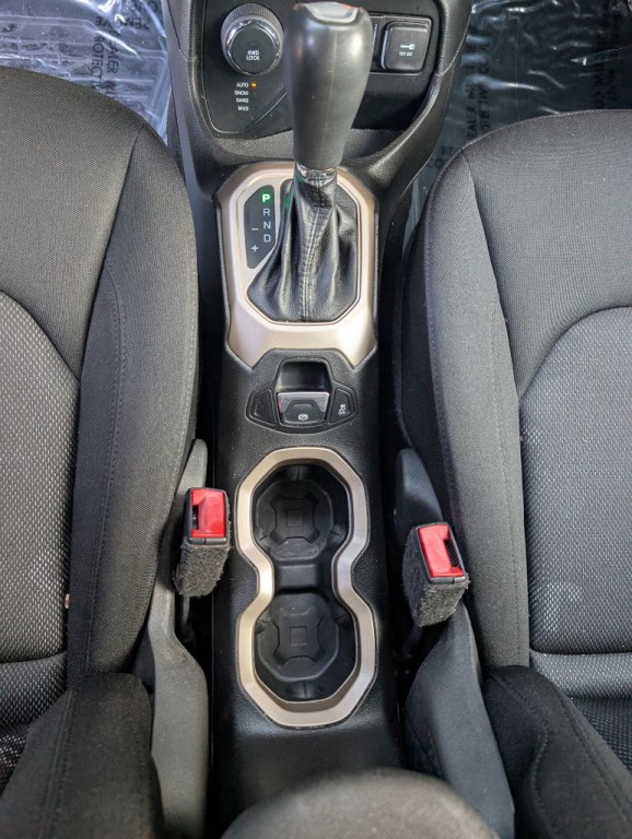 2015 Jeep Renegade Image 18