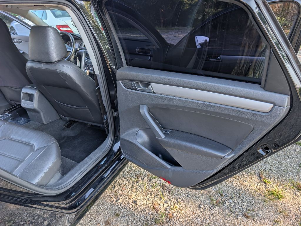 2015 Volkswagen Passat Image 11
