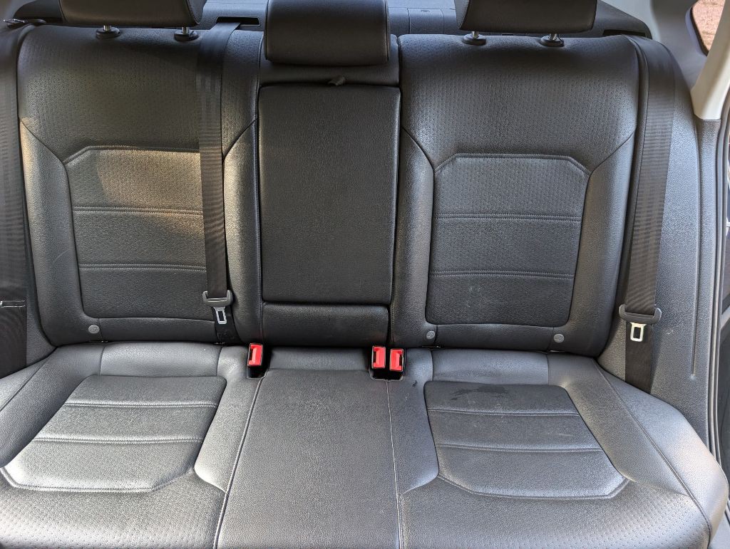 2015 Volkswagen Passat Image 12