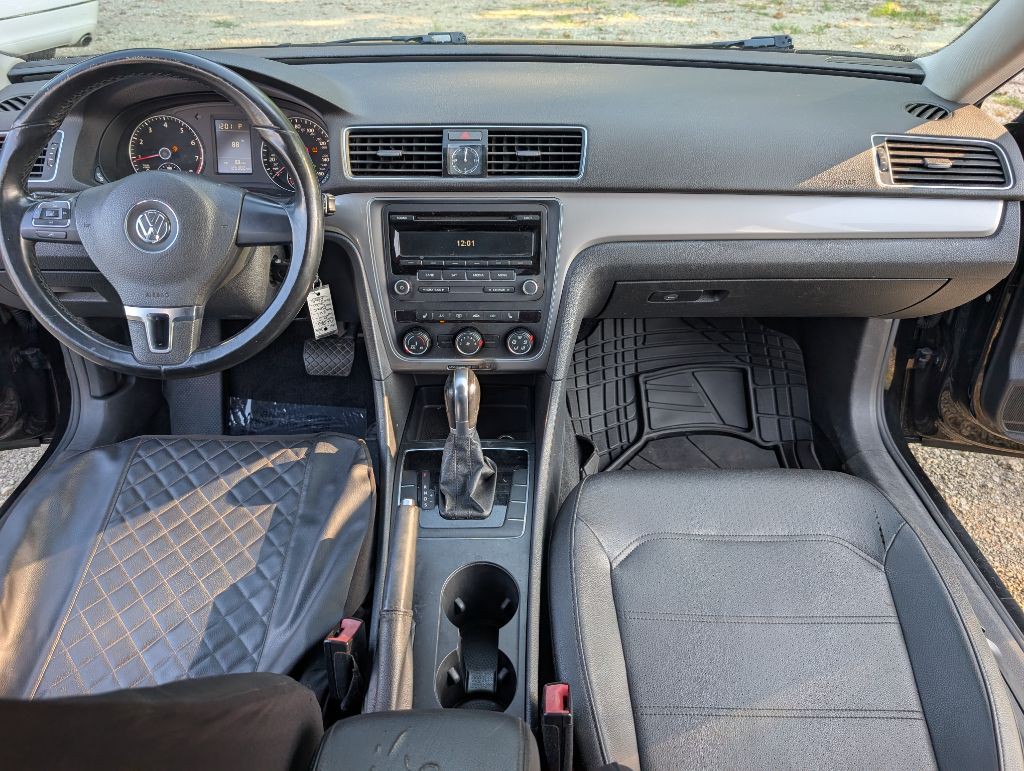 2015 Volkswagen Passat Image 14