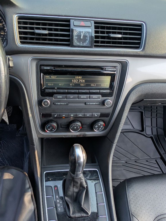 2015 Volkswagen Passat Image 15