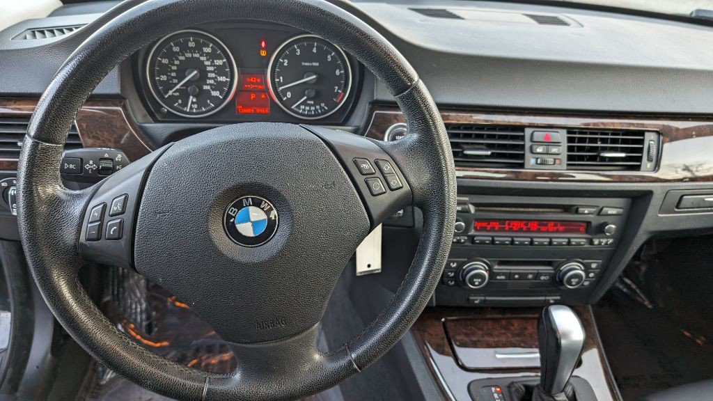 2009 BMW 3 Series Image 16