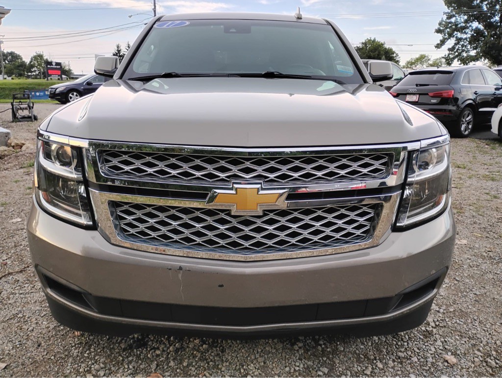 2017 Chevrolet Suburban Image 2