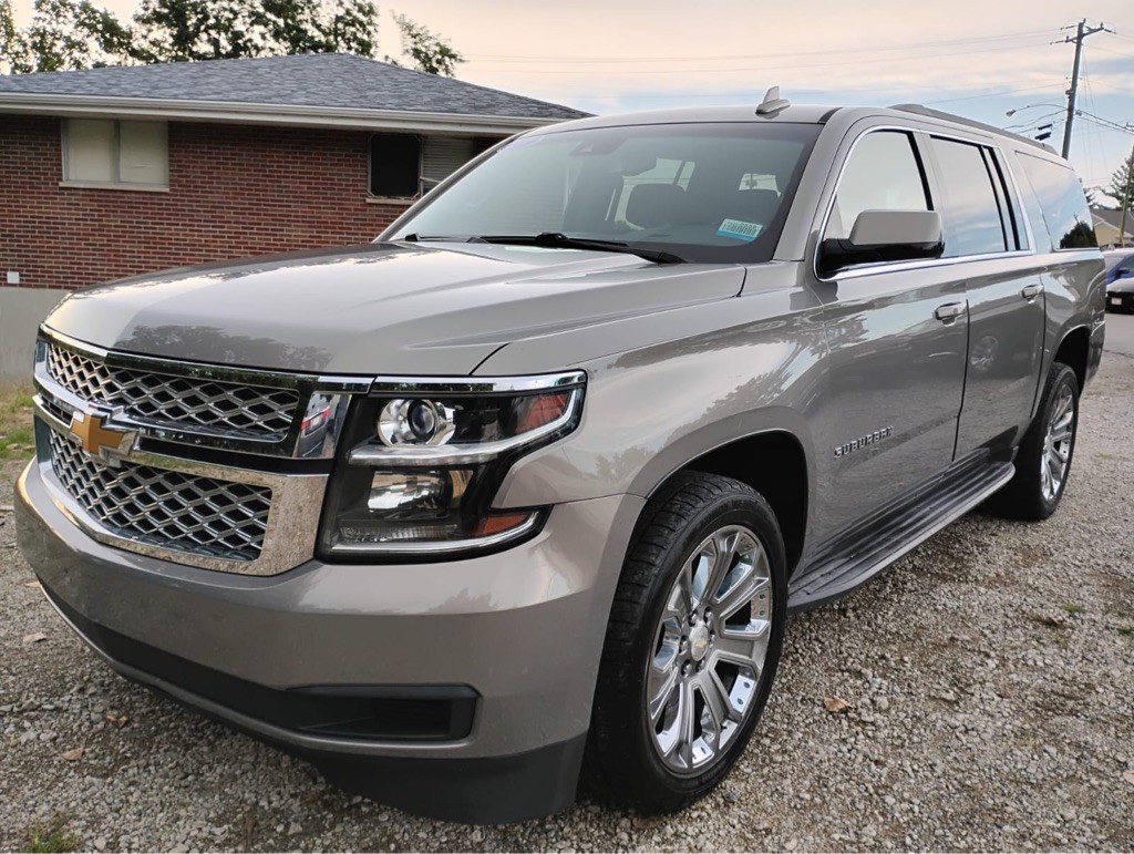 2017 Chevrolet Suburban Image 4