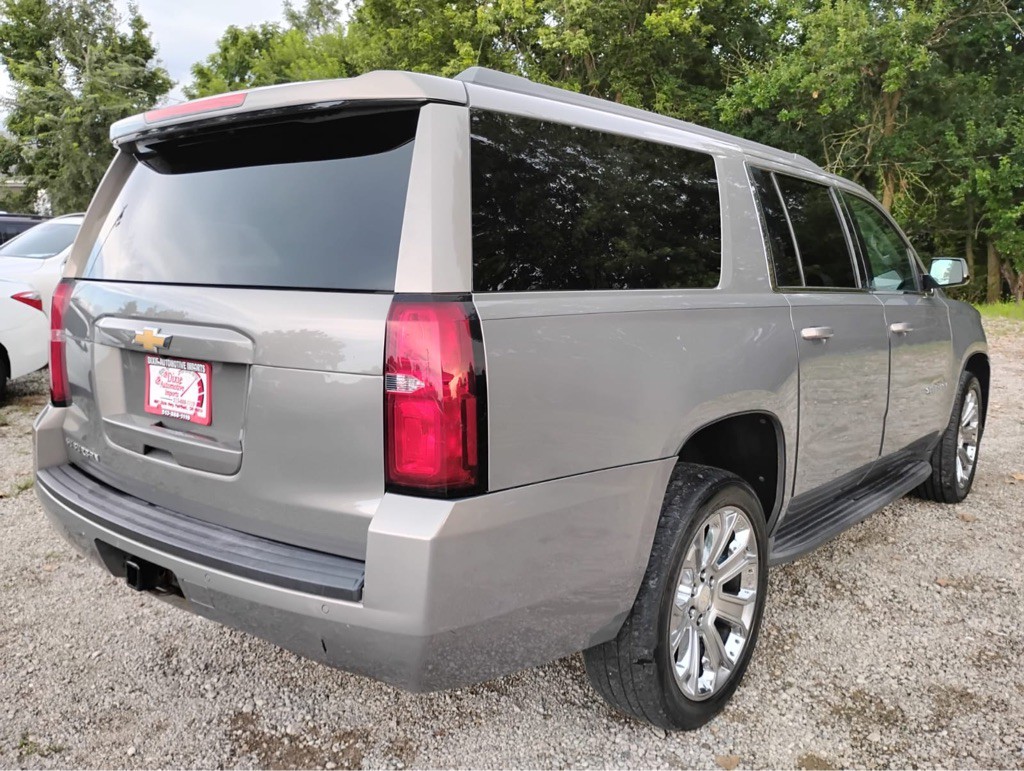2017 Chevrolet Suburban Image 5