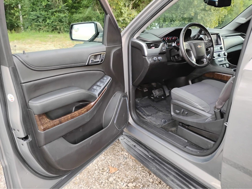 2017 Chevrolet Suburban Image 7