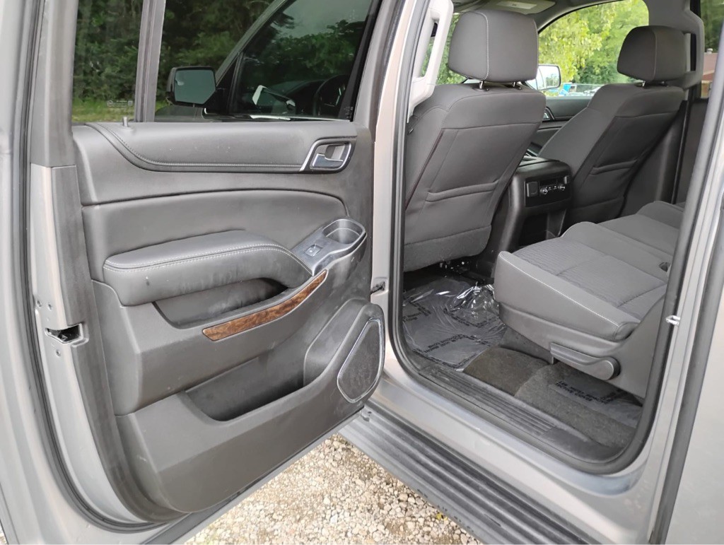 2017 Chevrolet Suburban Image 8
