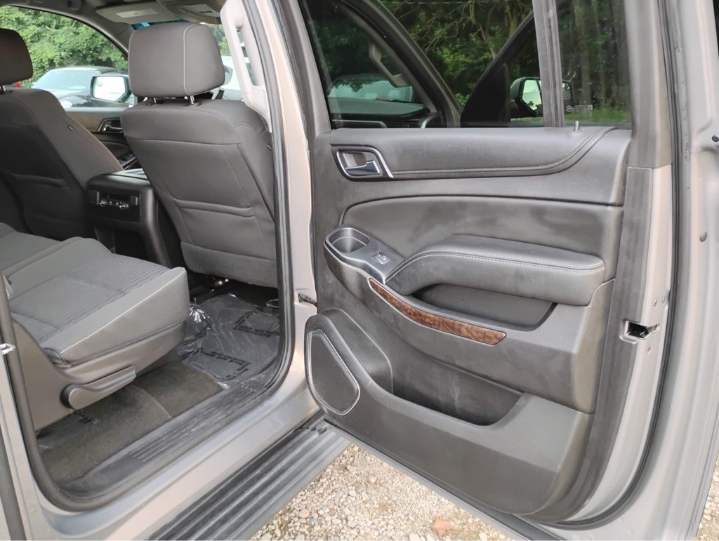2017 Chevrolet Suburban Image 10