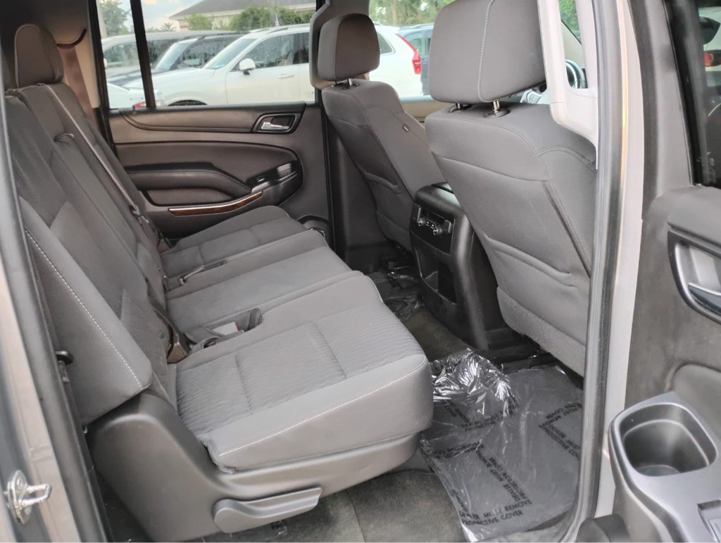 2017 Chevrolet Suburban Image 12