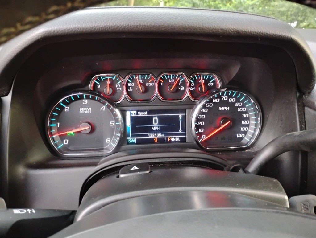 2017 Chevrolet Suburban Image 15