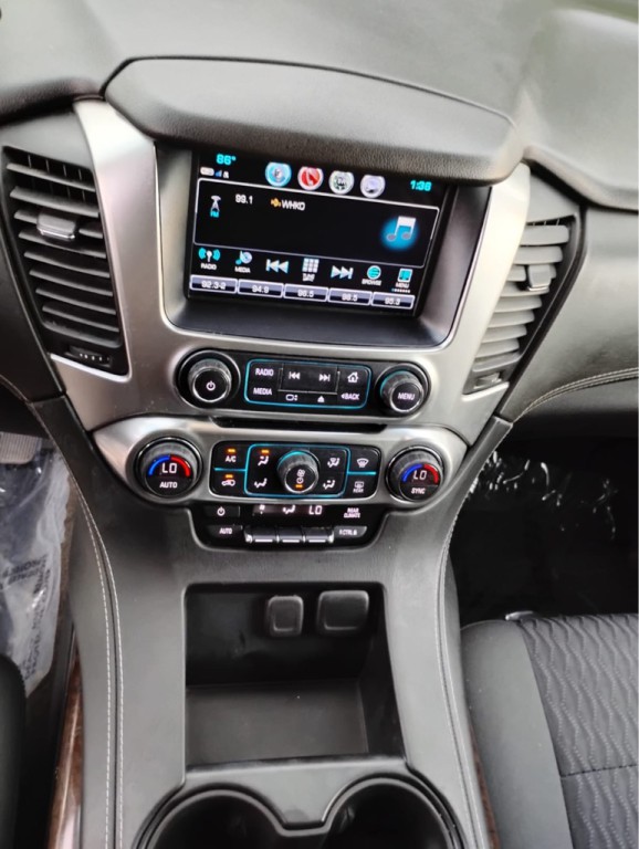 2017 Chevrolet Suburban Image 16