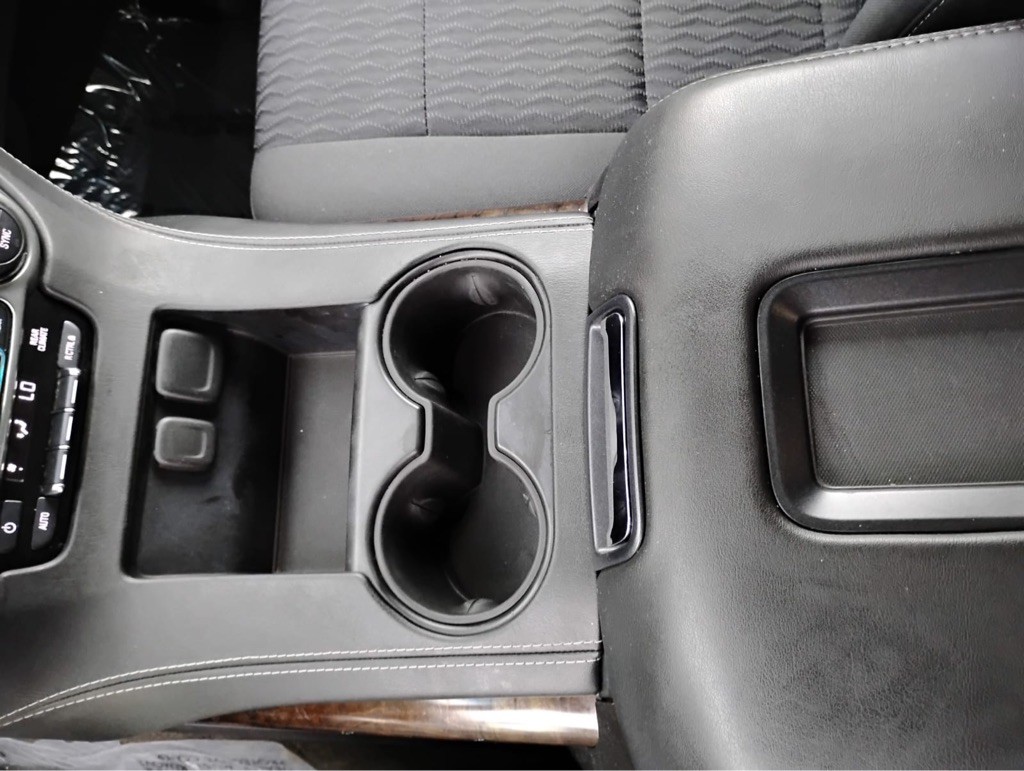 2017 Chevrolet Suburban Image 17